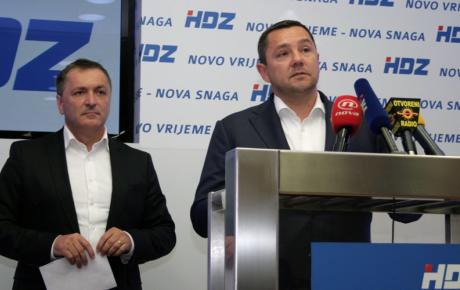 Ponosno objavljujemo da HDZ - na prijedlog predsjednika Tomislava Karamarka - službeno obnavlja inicijativu da zračna luka Pleso dobije naziv „Dr. Franjo Tuđman“!
