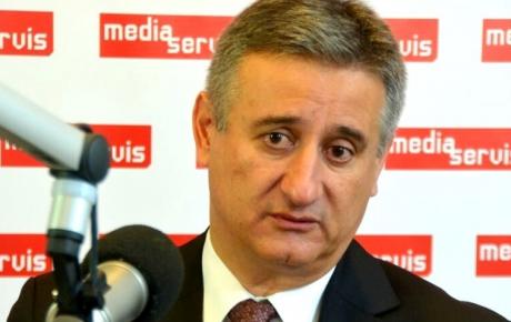 Tzv. treći put jedna je od dviju sukobljenih partijskih frakcija. Analizirajte ta imena, vidjet ćete da su na ovaj ili onaj način sva poispadala iz SDP-a