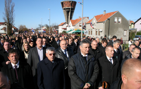 Izaslanstvo HDZ-a predvođeno Tomislavom Karamarkom …