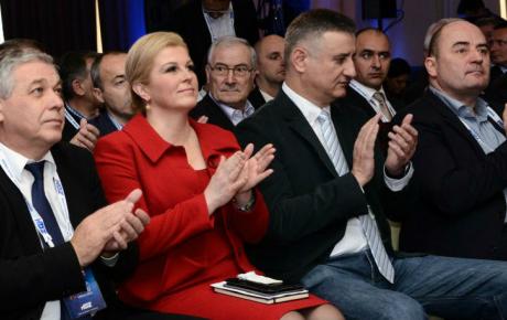 Josipović pomaže SDP-ovoj vladi svojim nečinjenjem i ublažavanjem svega katastrofalnog što je napravila!