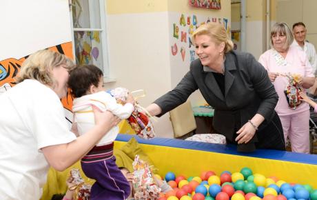 Buduća predsjednica RH s mališanima je provela dan ...