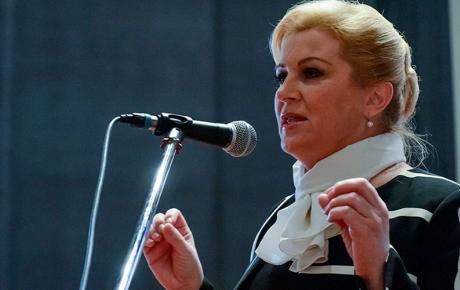 Hrvatska se danas crveni od srama, jer ova nesposobna, bešćutna i neodgovorna vlada nema obraza priznati da zemlju vodi u propast!