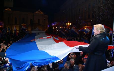 Hrvatska zastava razvila se Cvjetnim trgom!