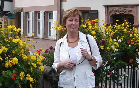 Teško mogu shvatiti mlađe feministkinje koje su odustale od načela sestrinske solidarnosti i zbog uskih stranačkih interesa potporu iskazuju muškarcu Josipoviću