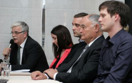 Milan Kovač i Vice Vukojević na tribini su govorili o vlastitim iskustvima iz vremena osnivanja HDZ-a