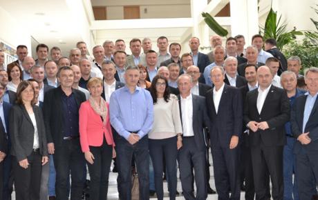 Predsjednik Karamarko s HDZ-ovim županima i gradonačelnicima u Vodicama