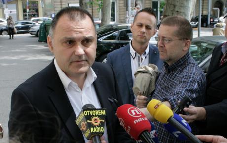 Nekorektno je u ovom trenutku - kada se država nalazi u teškom stanju - tajiti vrijeme izbora!