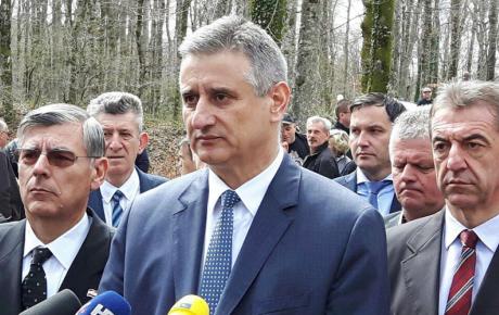 Šešelj je harlekin koji se smije sudu koji ga nije znao osuditi! 