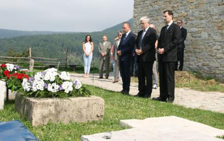 Na Oltaru domovine…