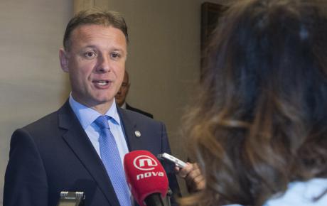 Mislim da ne rade dobro za Hrvatsku političari koji bi htjeli onemogućiti suradnju s onima koji o pojedinim pitanjima drugačije razmišljaju 
