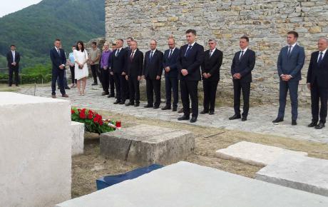 Na Oltaru domovine…