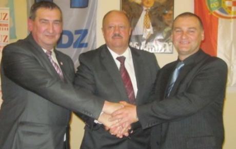 potpisan-koalicijski-sporazum-izmedu-hdz-a-hss-a-i-buz-a-u-petrinji_0.jpg