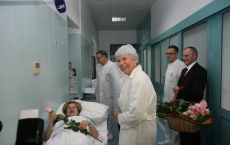 predsjednica-kosor-posjetila-rodilje-u-petrovoj_0.jpg