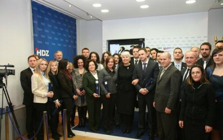 urucena-uvjerenja-o-zavrsetku-politicke-akademije-hdz-a-_1_0.jpg
