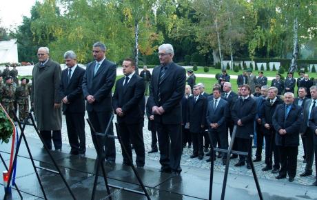 Koalicija desnog centra na Zidu boli: (slijeva) Ante Ledić - Hrvatska demokršćanska stranka ; Branko Hrg - HSS; Tomislav Karamarko - HDZ; Ivan Tepeš - HSP dr. Ante Starčević & Milivoj Špika - BUZ
