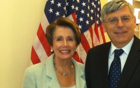 Akademik Reiner s Nancy Pelosi, vođom Demokratske stranke u američkom Kongresu 