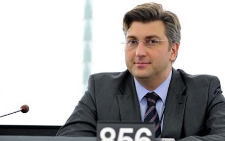 Plenković: Hrvatska javnost se ne mora bojati GMO hrane - koja bi bila po nižim standardima nego u EU!