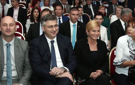 Nađite mi Vladu koja je imala problem poput Agrokora, pa se tsunami ipak nije dogodio! - poručio je Plenković 