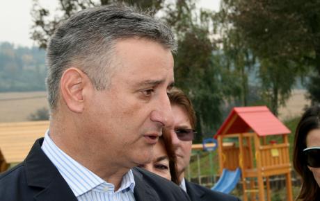 Pupovac dobro zna da je Vlada nezakonito instalirala dvojezičnost. Dakle, ili je politikant ili se zabunio