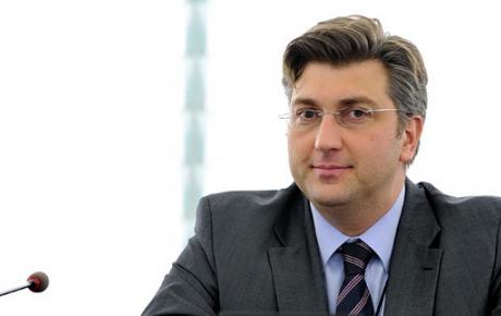 Bilo bi puno mudrije da je težište SDP-ove aktivnosti unutar EU bilo na gospodarskom rastu, a ne na tobožnjoj borbi za prava malih država